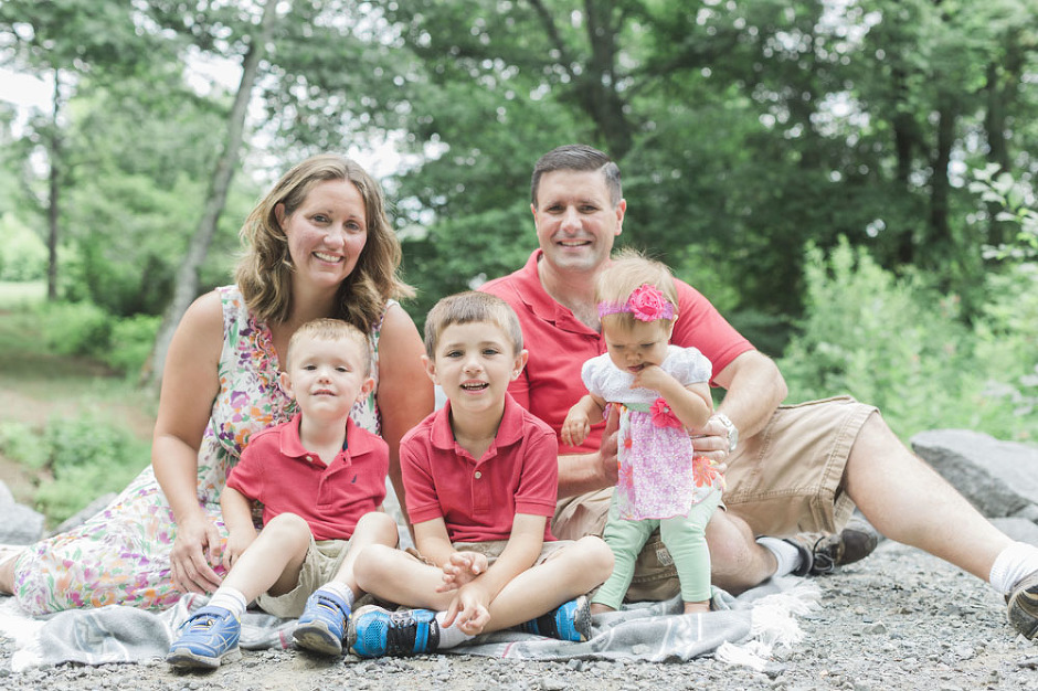 Silver Spring park family session captured by Megan Ann Photography | www.meganannphoto.com