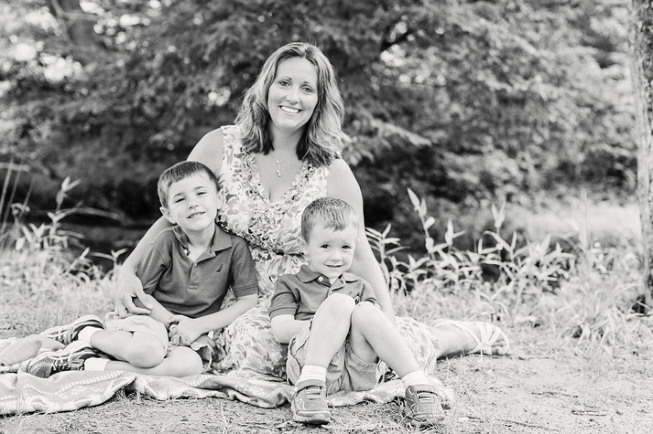 Silver Spring park family session captured by Megan Ann Photography | www.meganannphoto.com