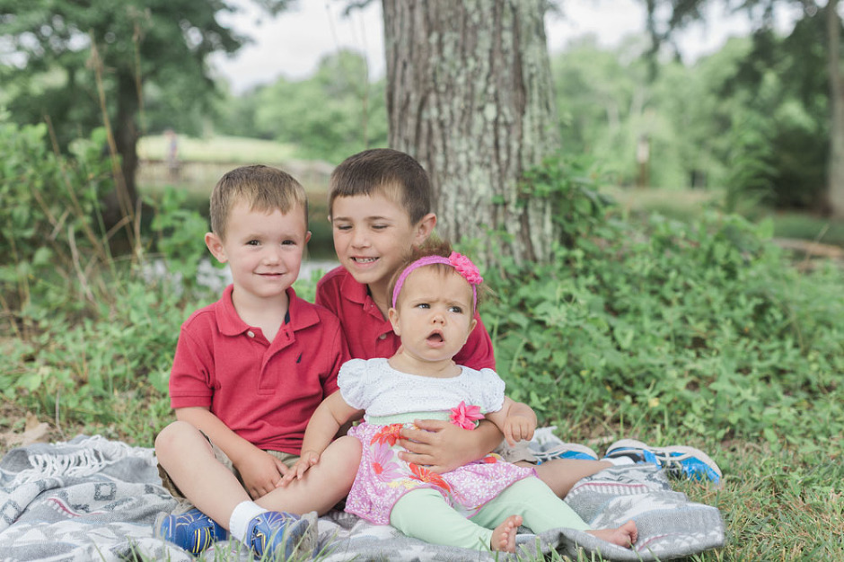 Silver Spring park family session captured by Megan Ann Photography | www.meganannphoto.com