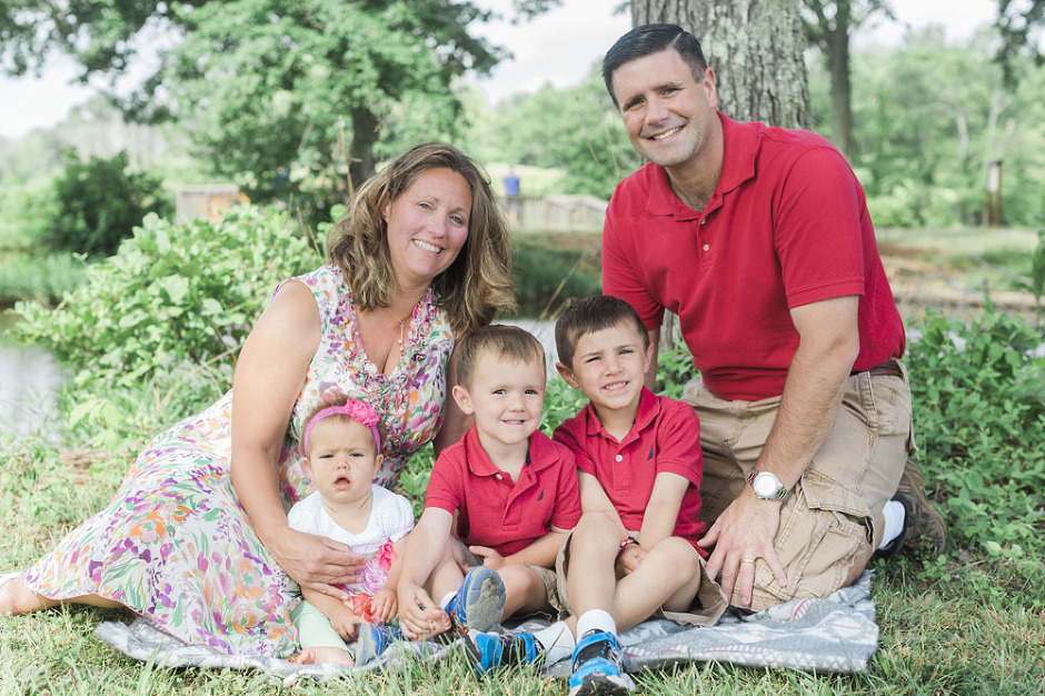 Silver Spring park family session captured by Megan Ann Photography | www.meganannphoto.com