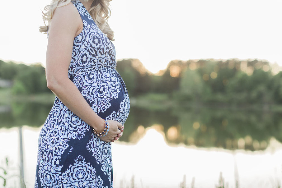 Ashley and Steve Lake Brittle Maternity Session | www.meganannphoto.com